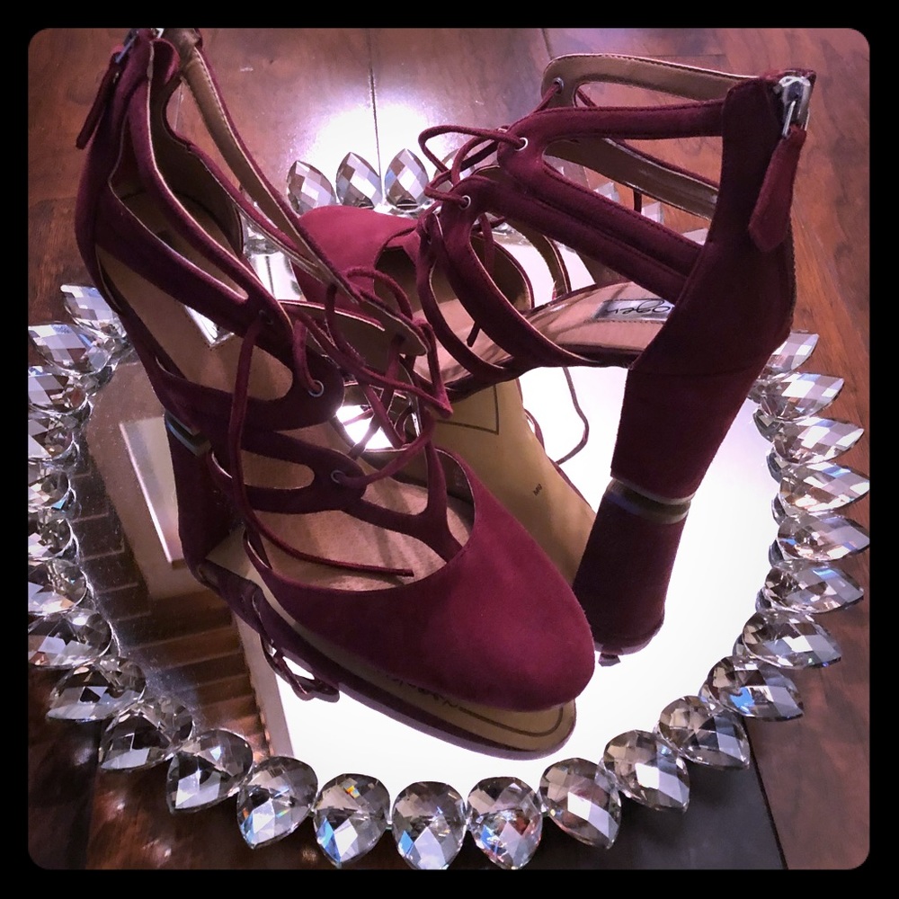 Size 9M Burgundy suede tie up shoe worn 1 time